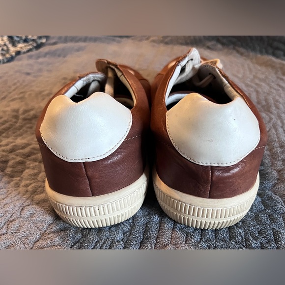 Modern Fiction Syntax Sneakers Shoes.  Brown and White.  Size 9.5  Made in India - Picture 4 of 7